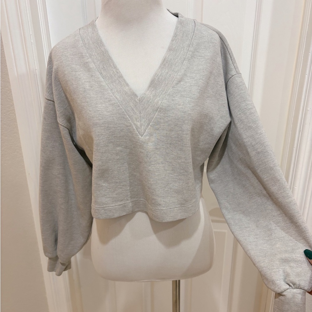 OAK + FORT Organic Cotton Light Gray V-Neck Cropped Sweater